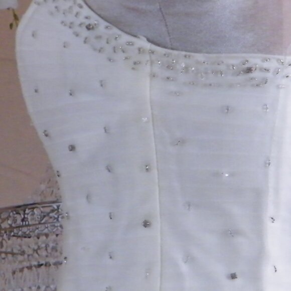 Satin and Tulle wedding dress with rhinestones Size 00 - Picture 4 of 6